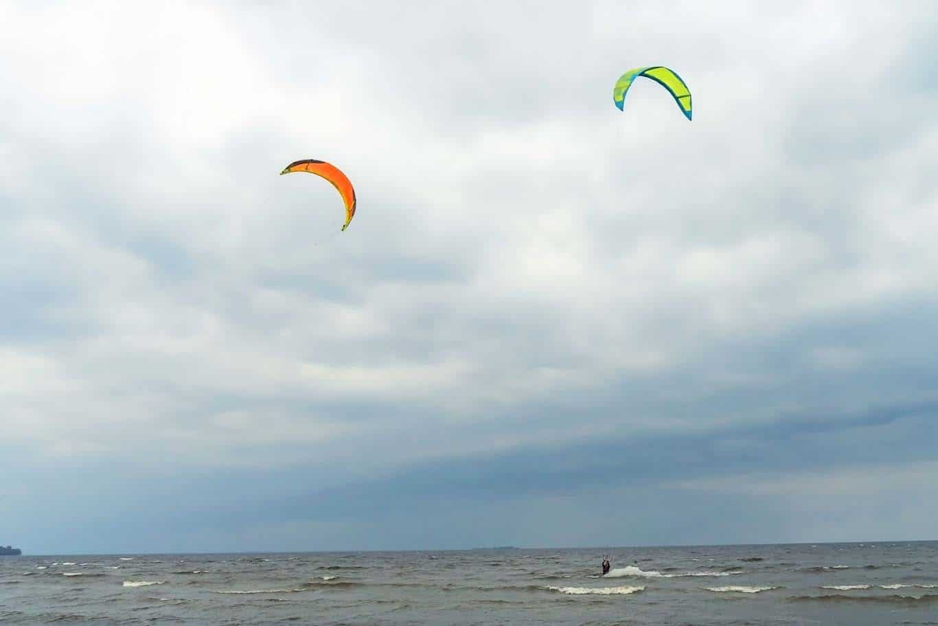 Kitesurf kites over ocean